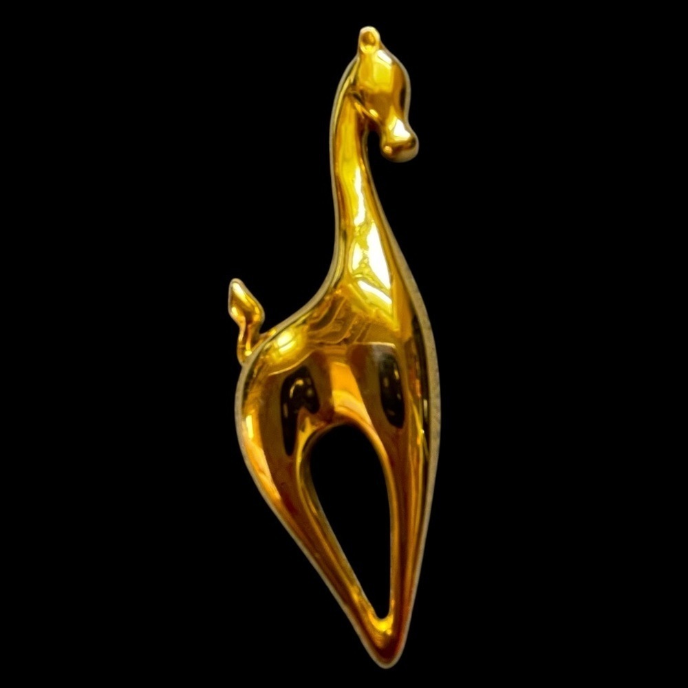 Liz Claiborne stylized, giraffe brooch, gold tone, pin works well, signed, EUC